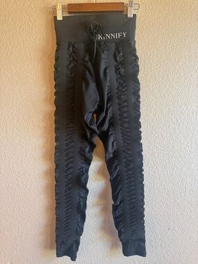 Skinnify leggings with 8 built in resistance bands